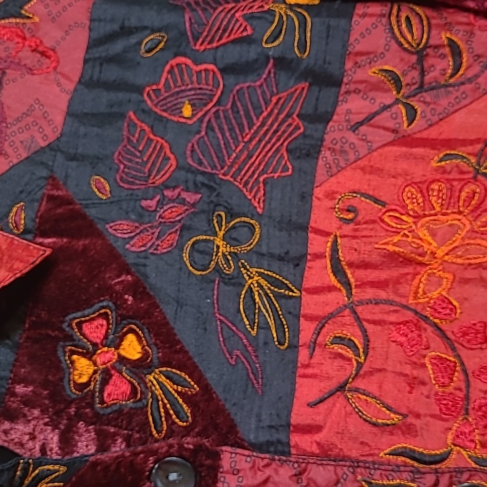 Chico's Silk/Rayon Fully Lined Embroidered Patchwork Jacket. Pre-owed S:3 - Picture 10 of 10